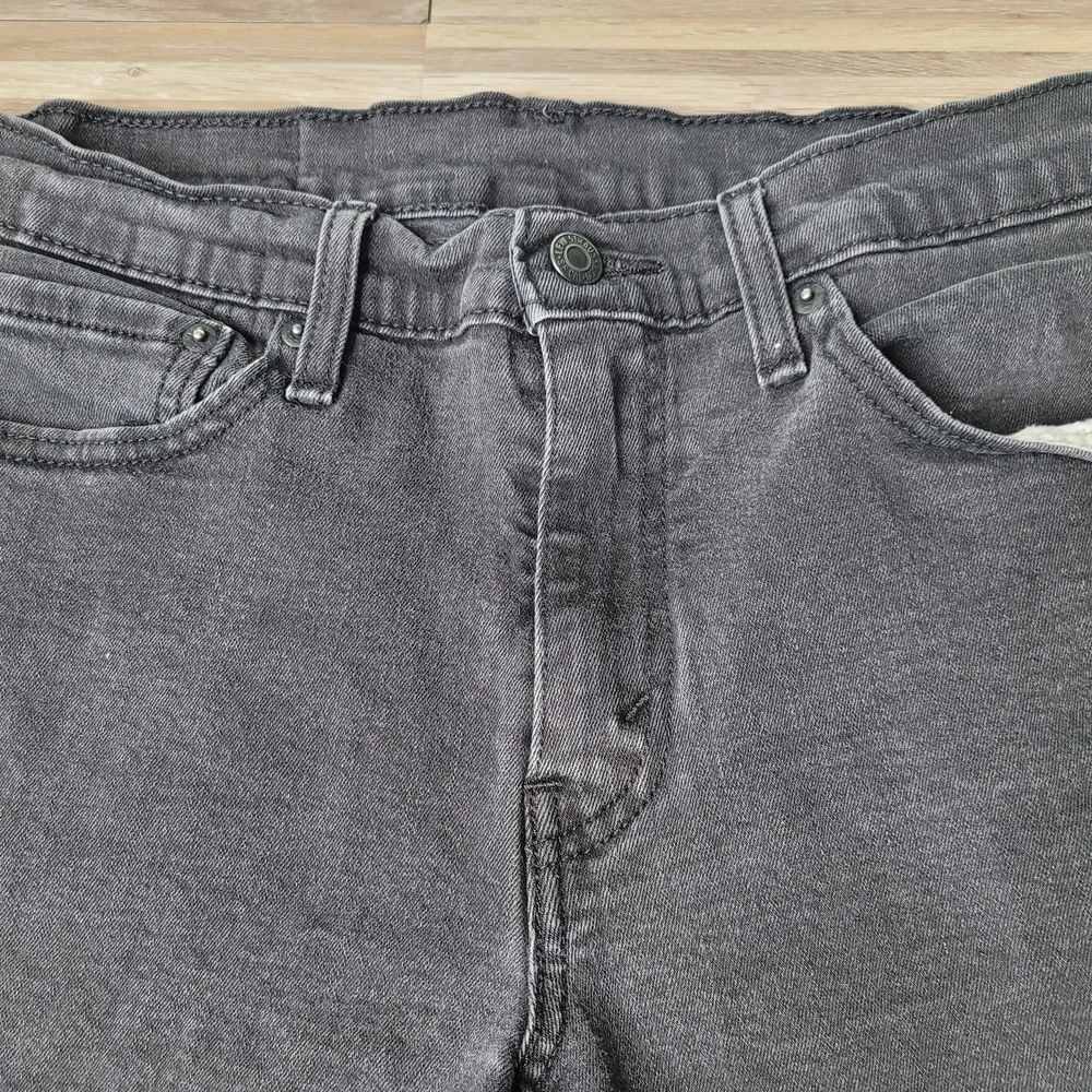 Levi's 511 Men's Size‎ 32 Charcoal Denim Shorts Spellout Pocket 9